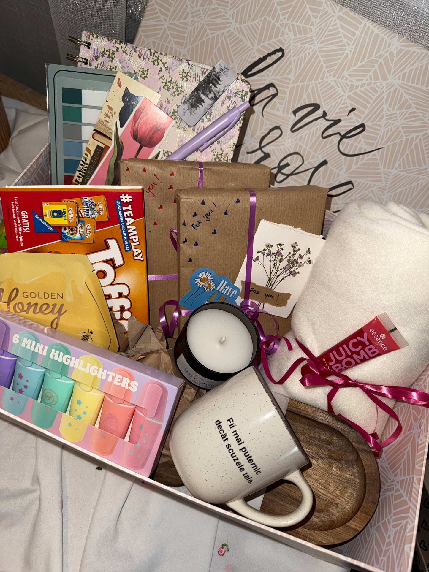 Mystery Book Box – Cărți surpriză & conținut misterios